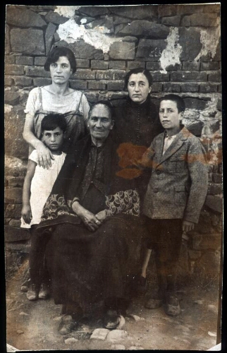 Sara Goloub (née Konfino) et famille